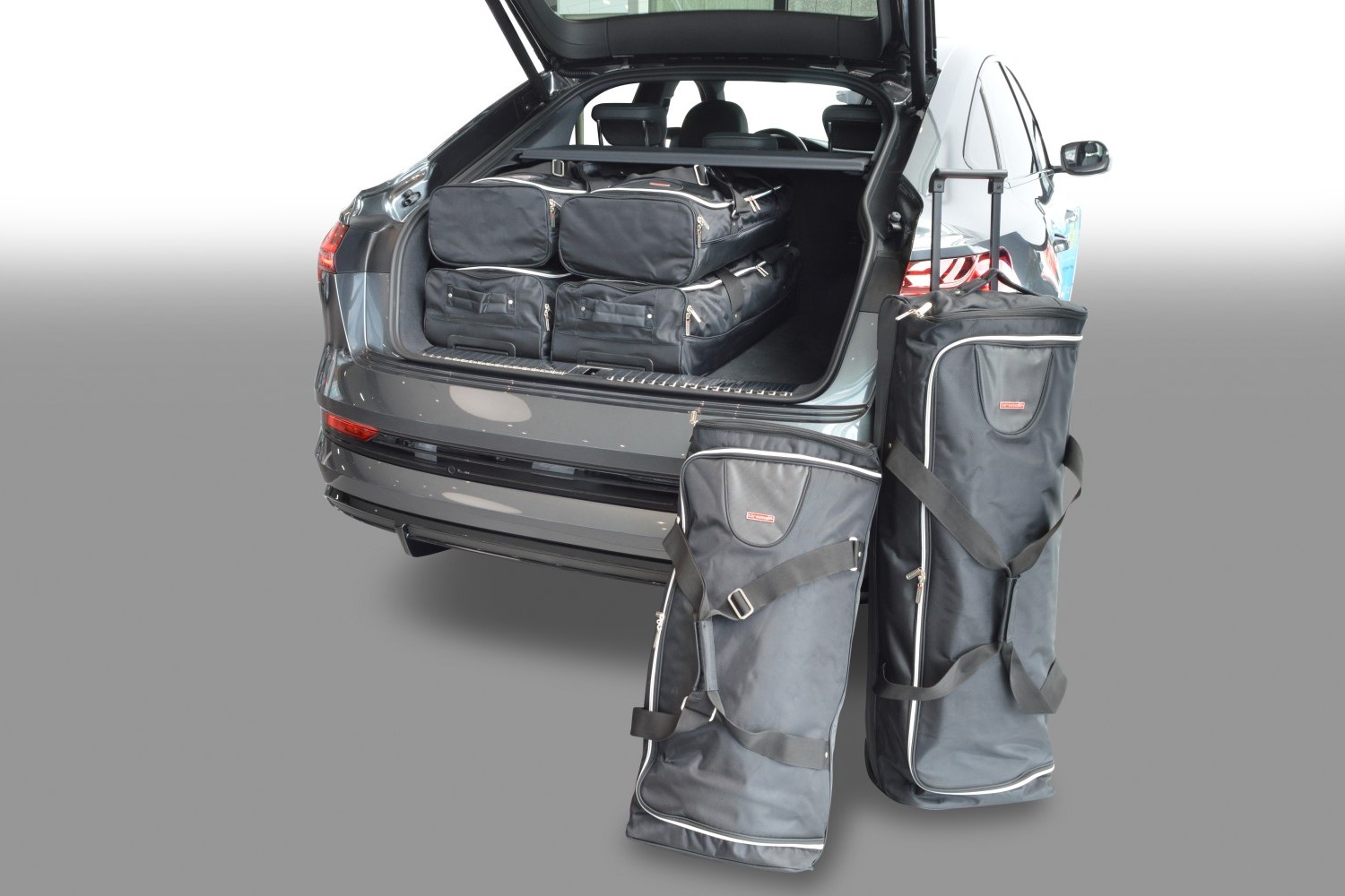 https://www.car-bags.com/images/stories/virtuemart/product/a25001s-audi-e-tron-sportback-2020-car-bags-1.jpg