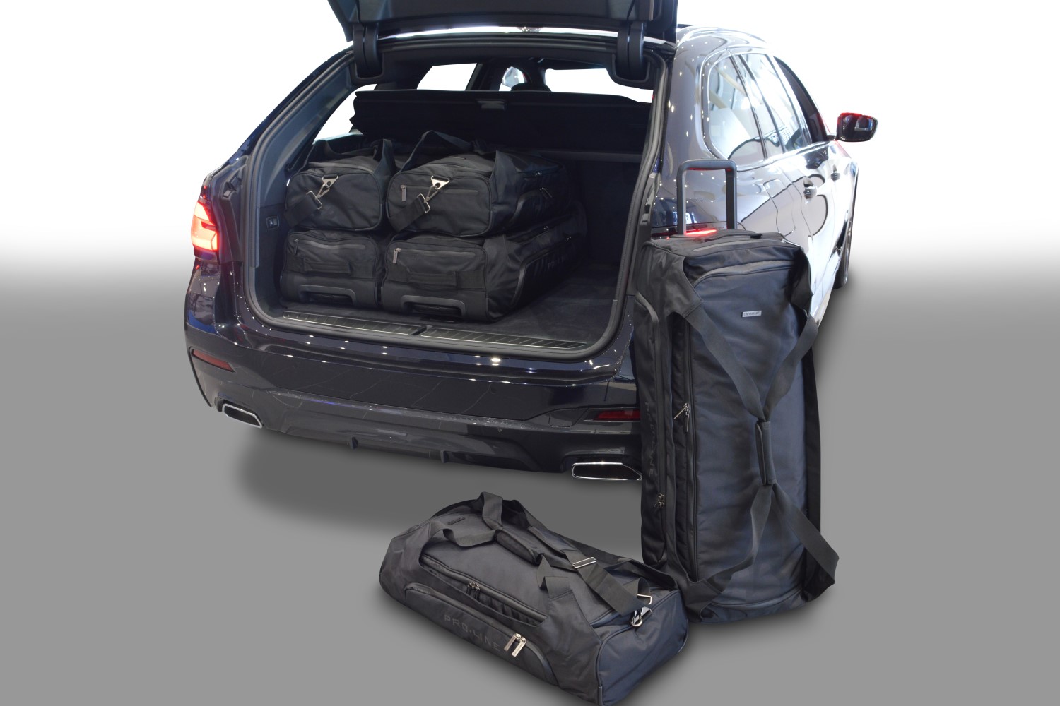 https://www.car-bags.com/images/stories/virtuemart/product/b13101sp-bmw-5-touring-g31-2017-car-bags-1.jpg