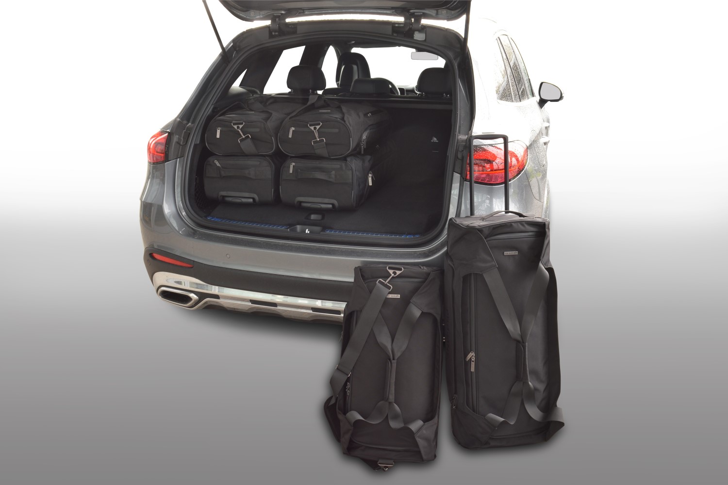 https://www.car-bags.com/images/stories/virtuemart/product/m25801sp-mercedes-benz-glc-x253-2015-2022-travel-bag-set-1.jpg