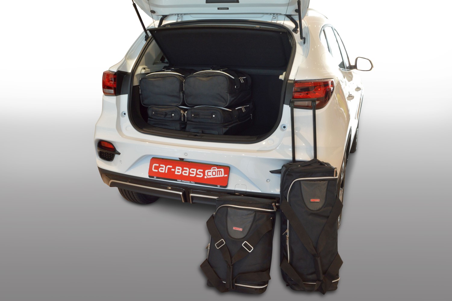 https://www.car-bags.com/images/stories/virtuemart/product/m50101s-mg-zs-ev-2020-car-bags-1.jpg