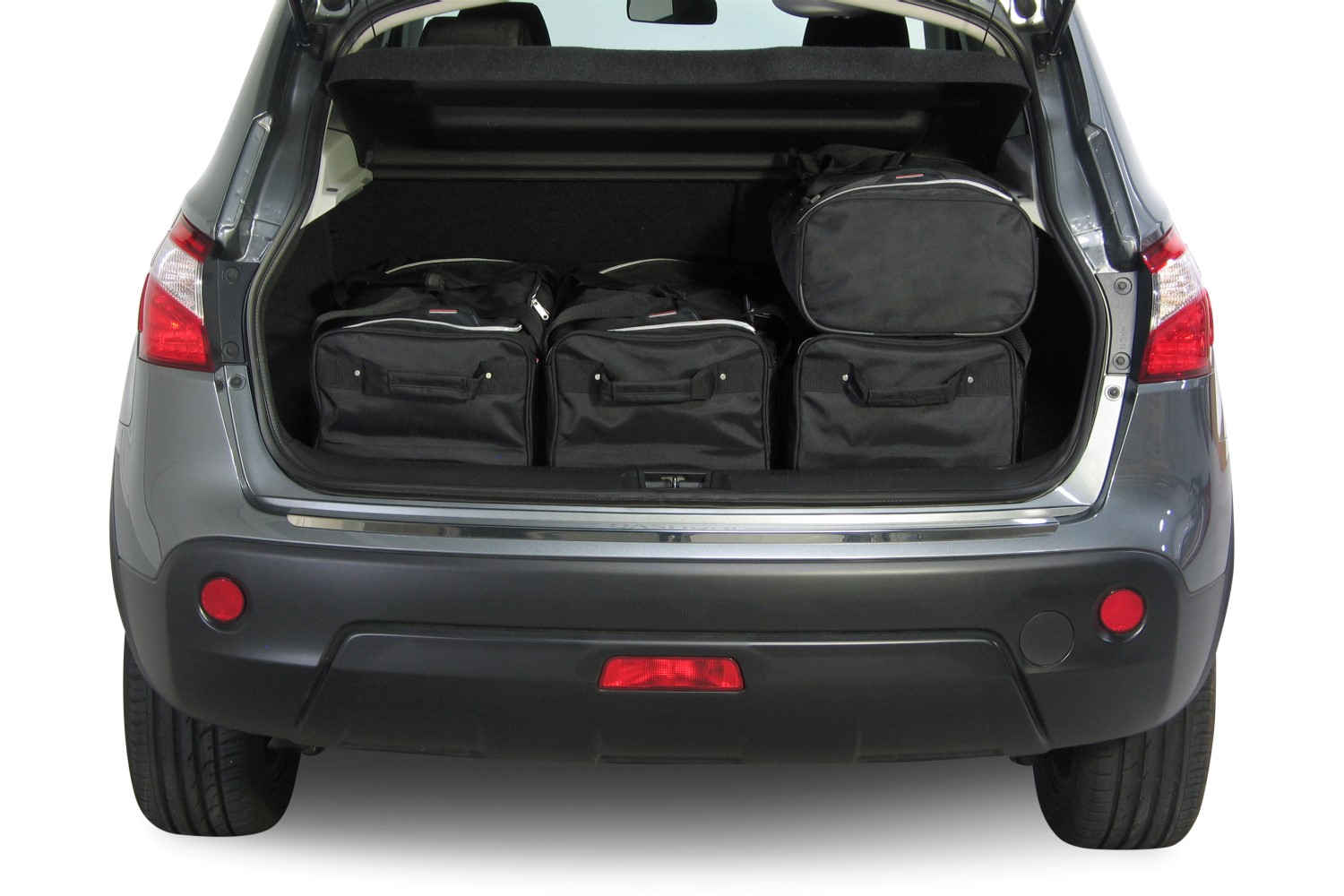 https://www.car-bags.com/images/stories/virtuemart/product/n10101s-nissan-qashqai-07-14-car-bags-3.jpg