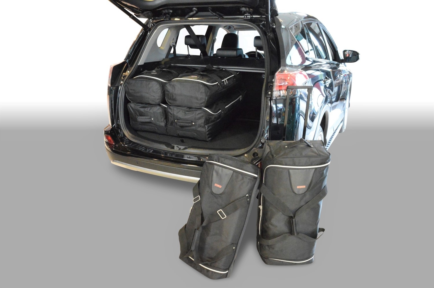 https://www.car-bags.com/images/stories/virtuemart/product/t10901s-toyota-rav4-iv-hybrid-xa40-2016-car-bags-1.jpg