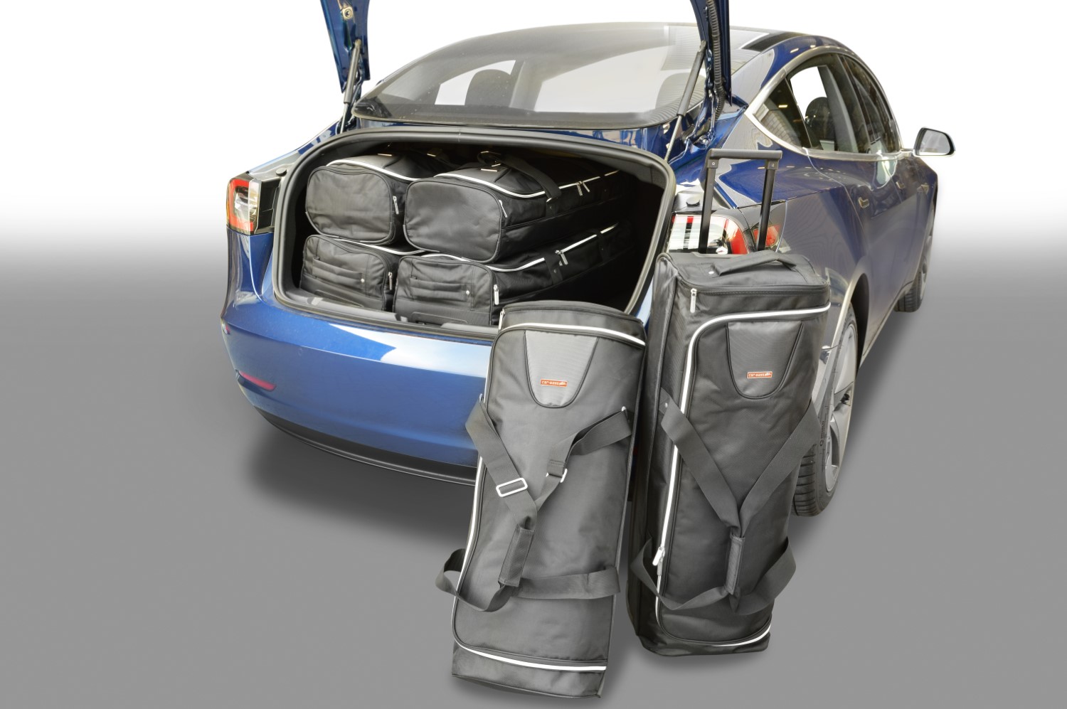 Travel bag set Tesla Model 3 2017-present 4-door saloon